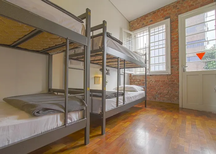 Albergue Brick